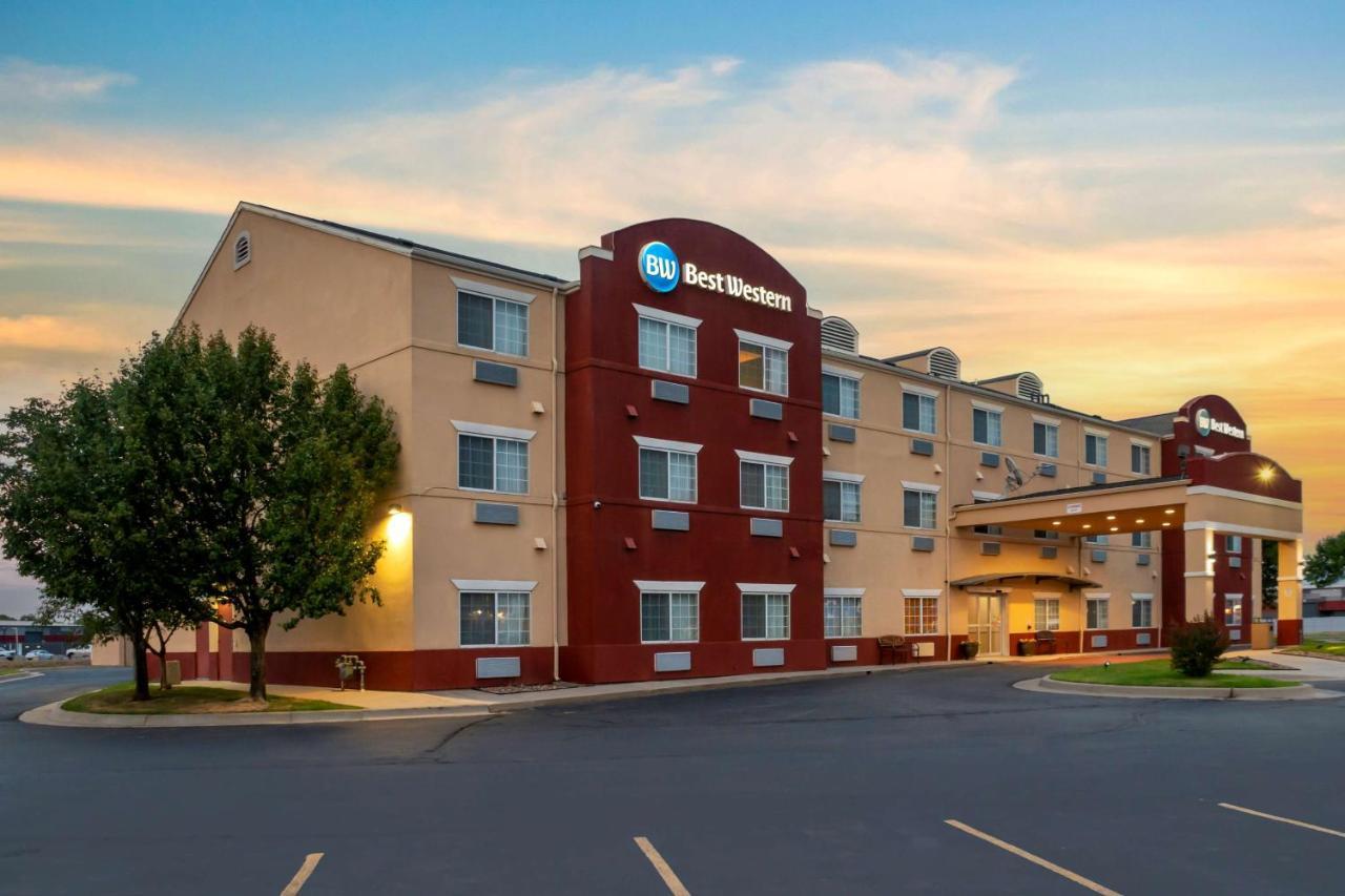 Best Western Governors Inn And Suites Wichita Buitenkant foto