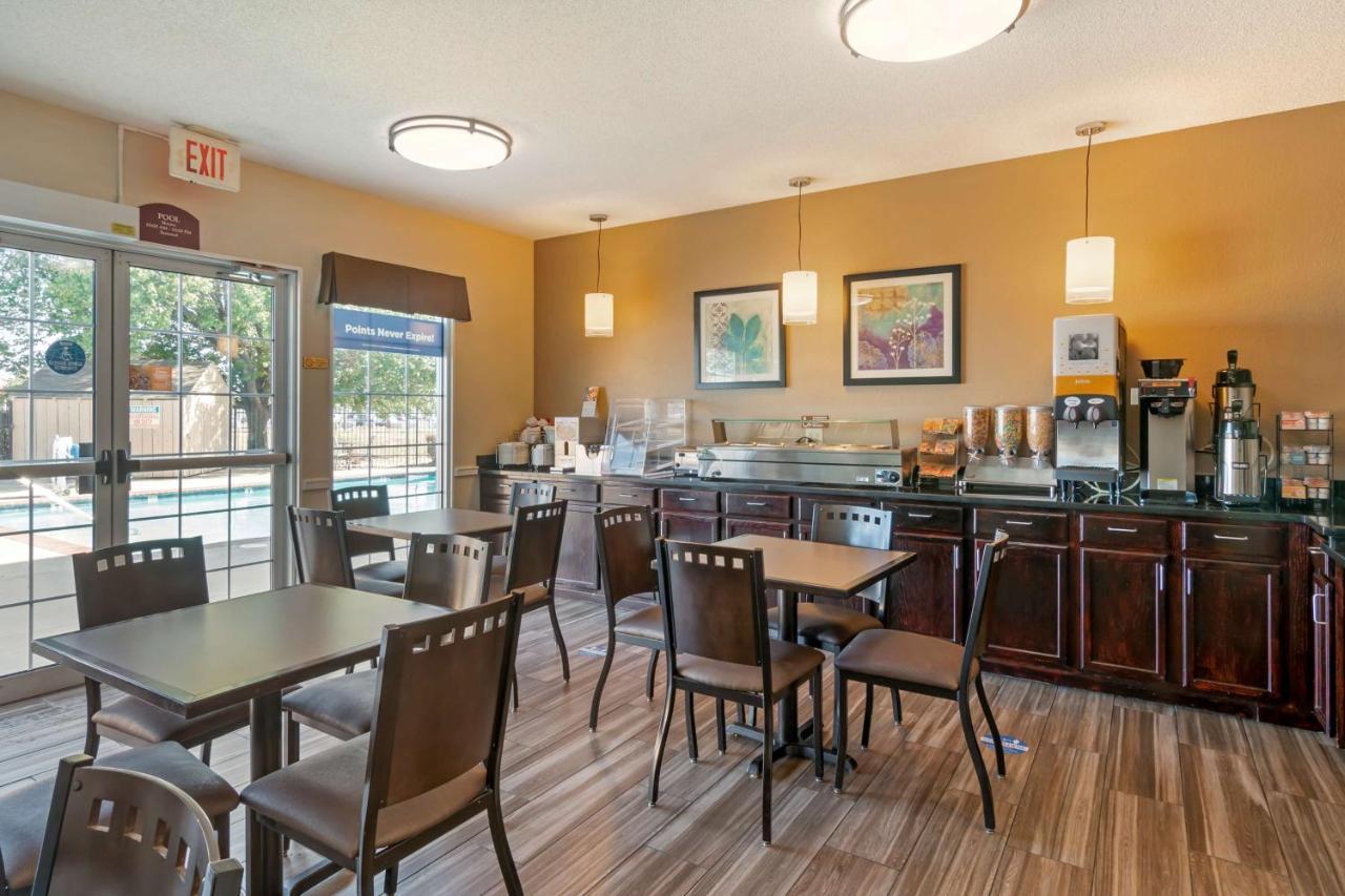 Best Western Governors Inn And Suites Wichita Buitenkant foto