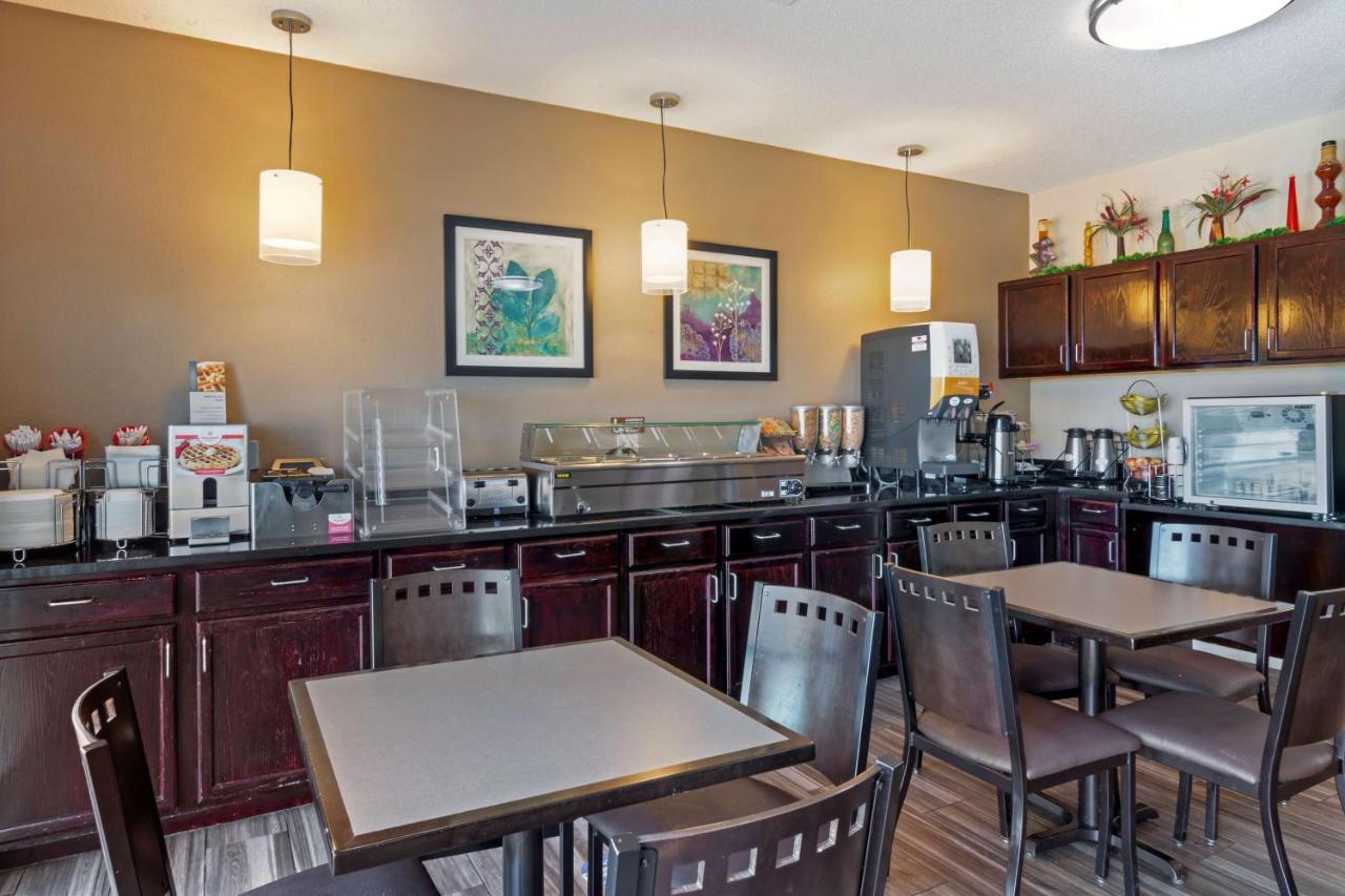 Best Western Governors Inn And Suites Wichita Buitenkant foto