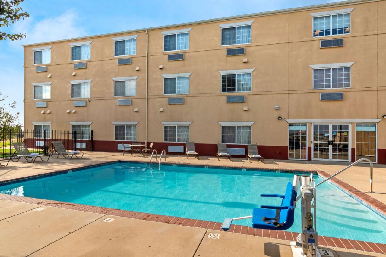 Best Western Governors Inn And Suites Wichita Buitenkant foto