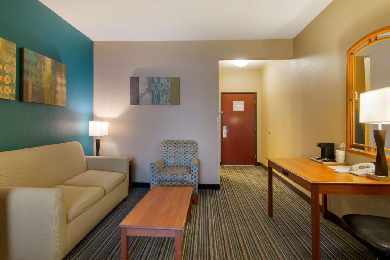 Best Western Governors Inn And Suites Wichita Buitenkant foto