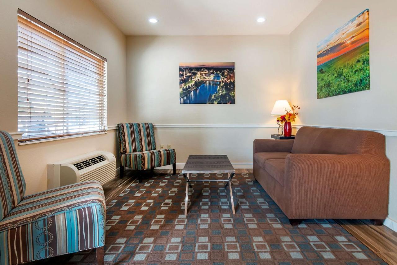 Best Western Governors Inn And Suites Wichita Buitenkant foto